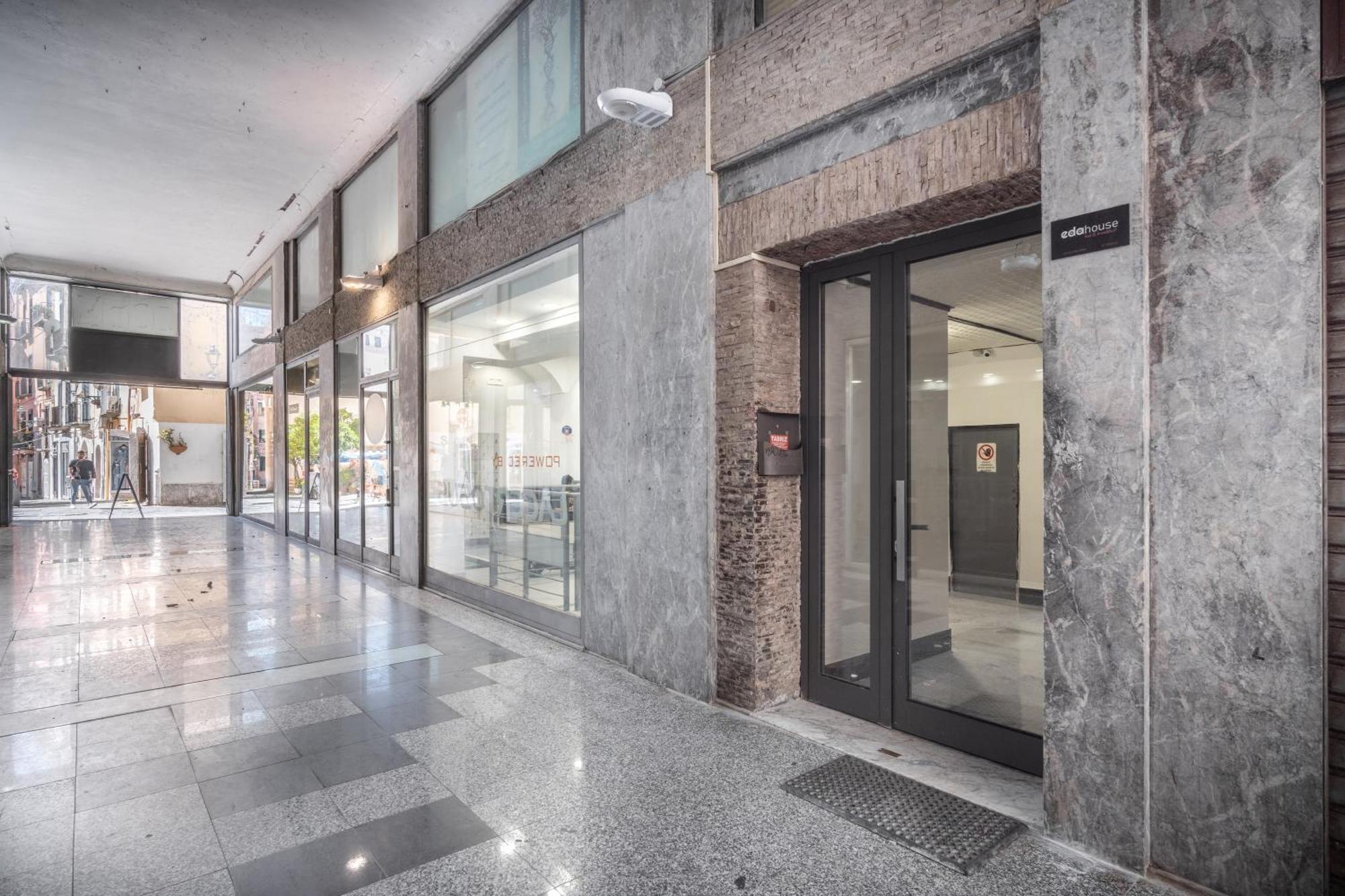 Casa Vacanza Angelina Via Mercanti Centro Storico Σαλέρνο Εξωτερικό φωτογραφία