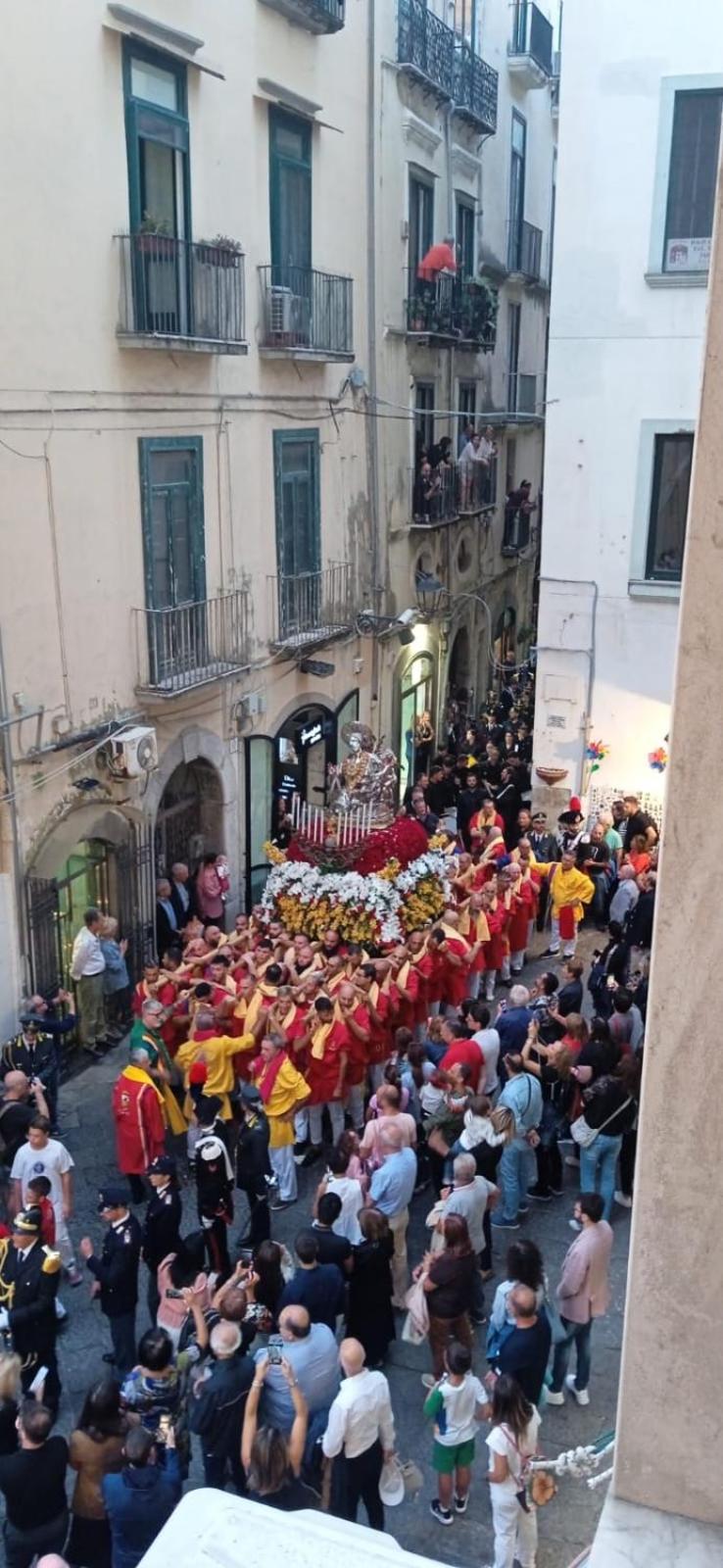 Casa Vacanza Angelina Via Mercanti Centro Storico Σαλέρνο Εξωτερικό φωτογραφία